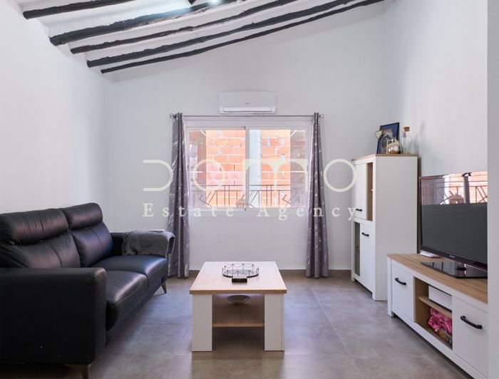 Image No.27-6 Bed Property for sale