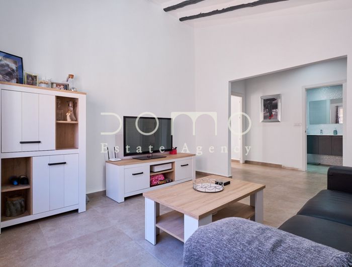 Image No.28-6 Bed Property for sale