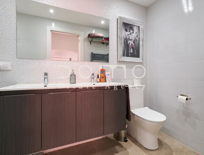 Image No.30-6 Bed Property for sale