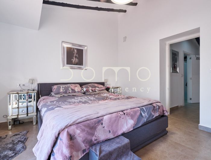 Image No.36-6 Bed Property for sale