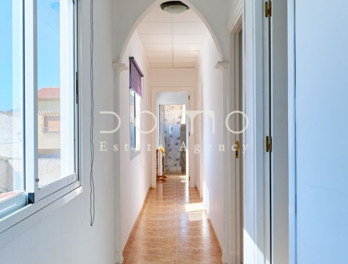 Image No.37-6 Bed Property for sale