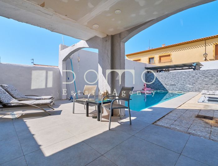 Image No.4-6 Bed Property for sale