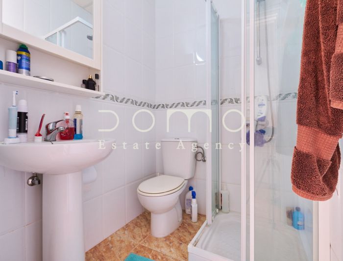 Image No.44-6 Bed Property for sale