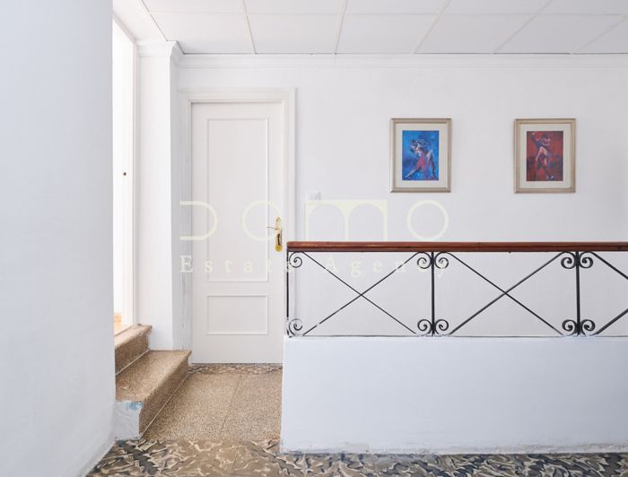 Image No.47-6 Bed Property for sale