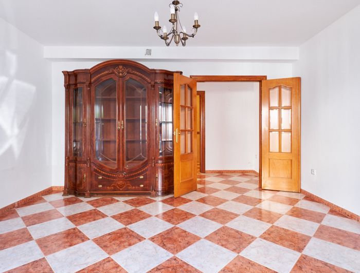 Image No.10-4 Bed Property for sale