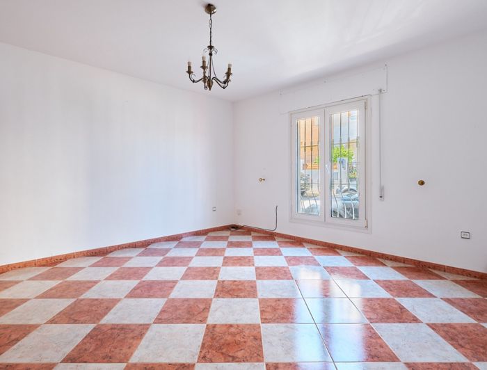 Image No.12-4 Bed Property for sale