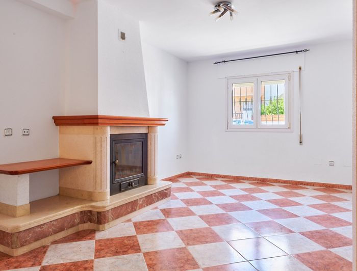 Image No.15-4 Bed Property for sale