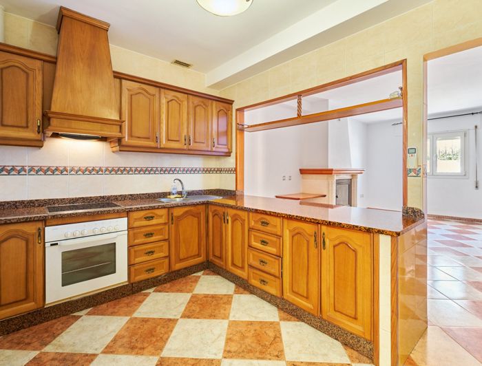 Image No.17-4 Bed Property for sale