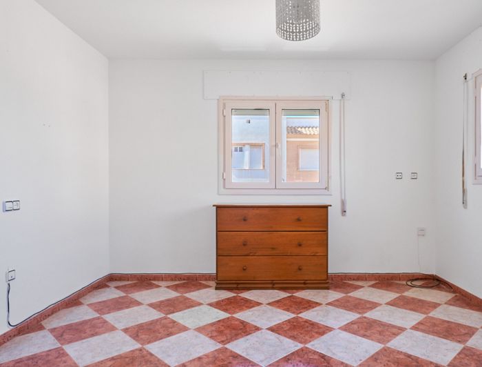 Image No.25-4 Bed Property for sale