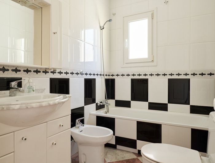 Image No.36-4 Bed Property for sale