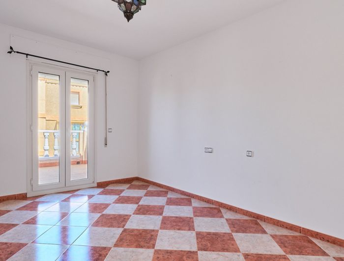 Image No.40-4 Bed Property for sale