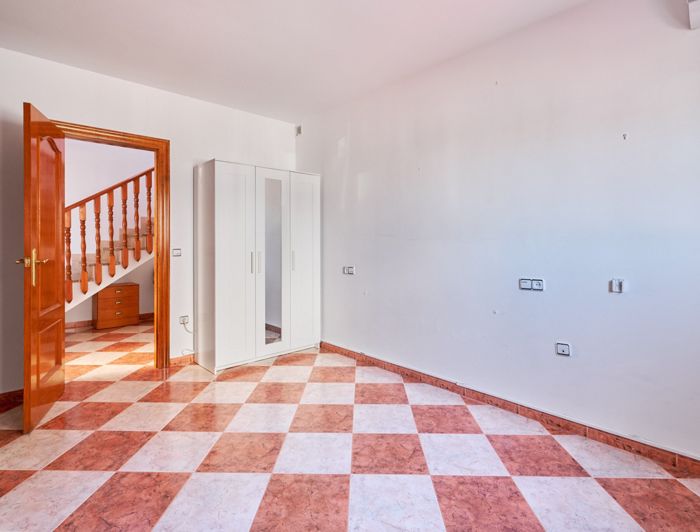 Image No.9-4 Bed Property for sale