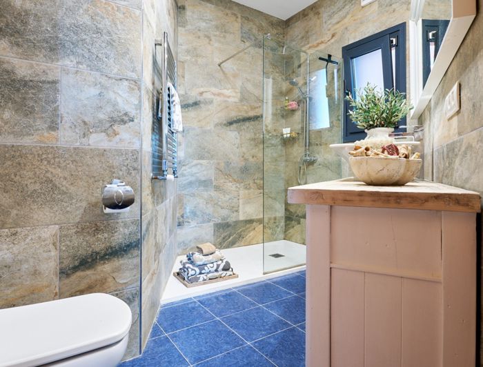 Image No.42-3 Bed Property for sale