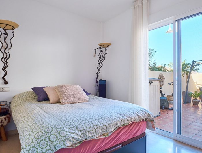 Image No.22-3 Bed Property for sale