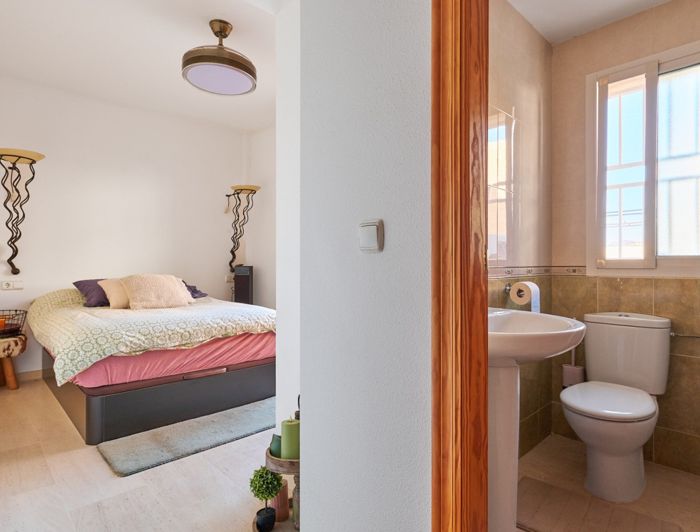 Image No.27-3 Bed Property for sale