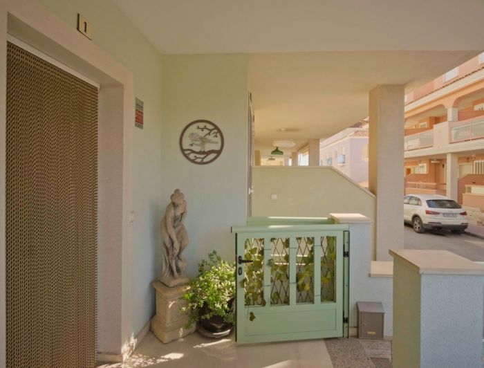 Image No.41-3 Bed Property for sale