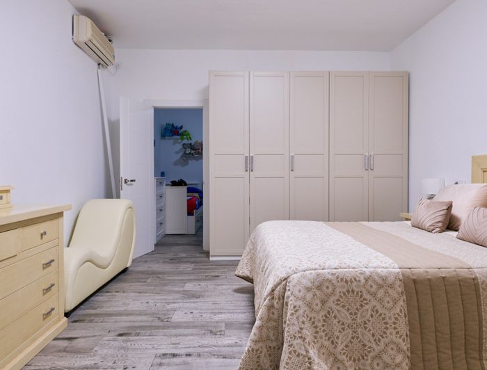 Image No.13-5 Bed Property for sale