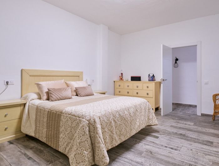 Image No.16-5 Bed Property for sale