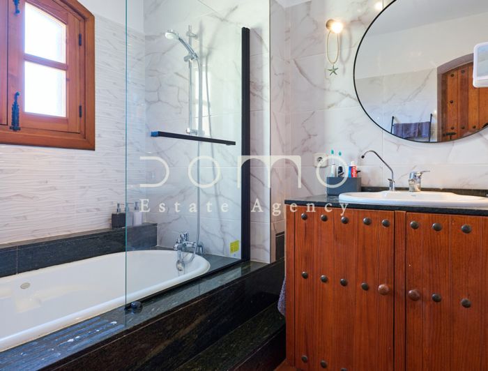 Image No.18-2 Bed Country House for sale