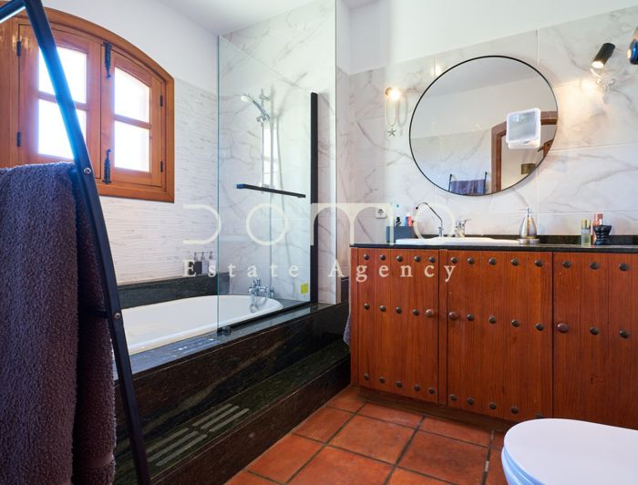 Image No.19-2 Bed Country House for sale