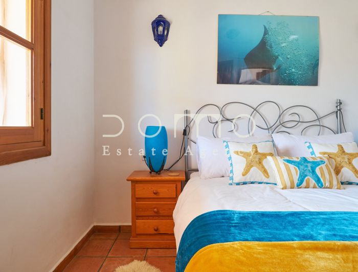 Image No.23-2 Bed Country House for sale