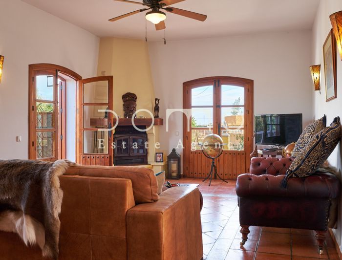 Image No.41-2 Bed Country House for sale