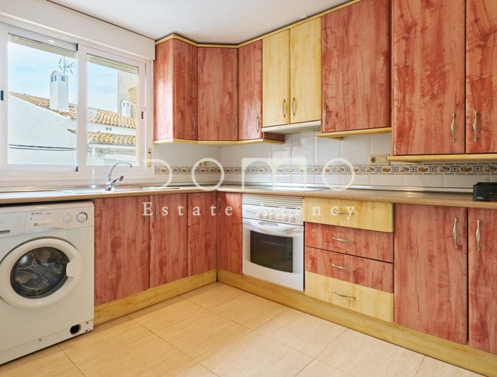 Image No.10-3 Bed Property for sale