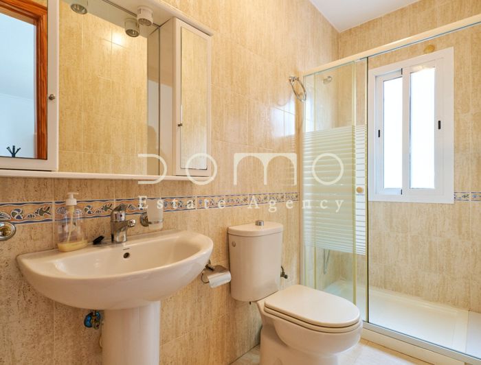 Image No.17-3 Bed Property for sale