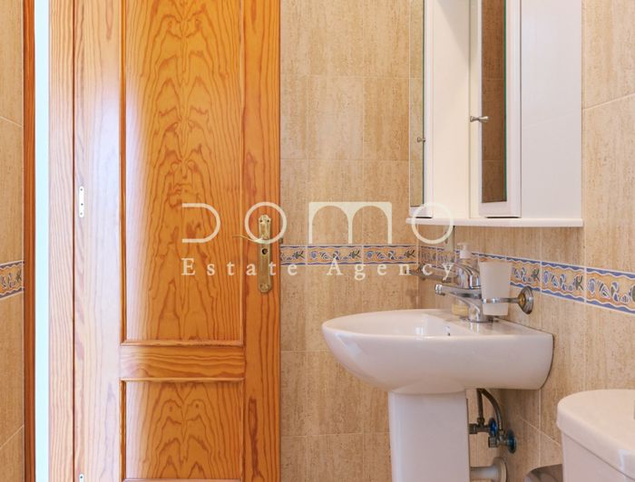 Image No.19-3 Bed Property for sale