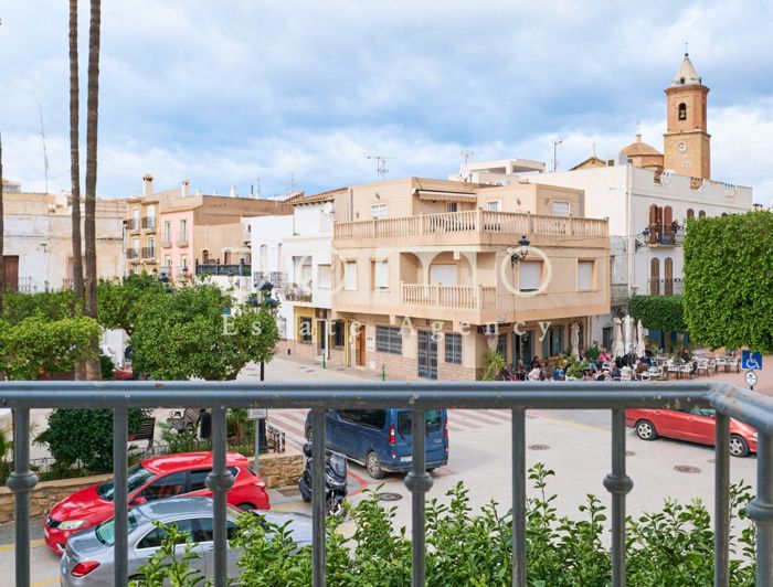 Image No.30-3 Bed Property for sale