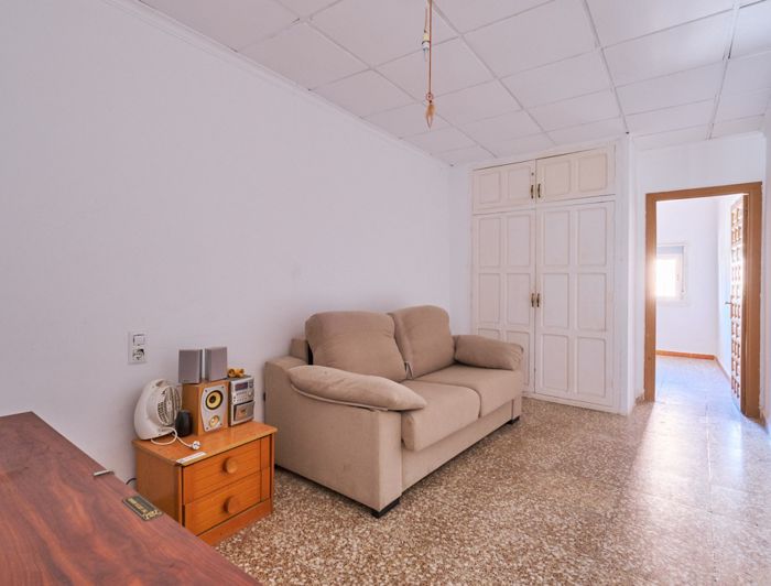 Image No.18-3 Bed Semi-Detached for sale