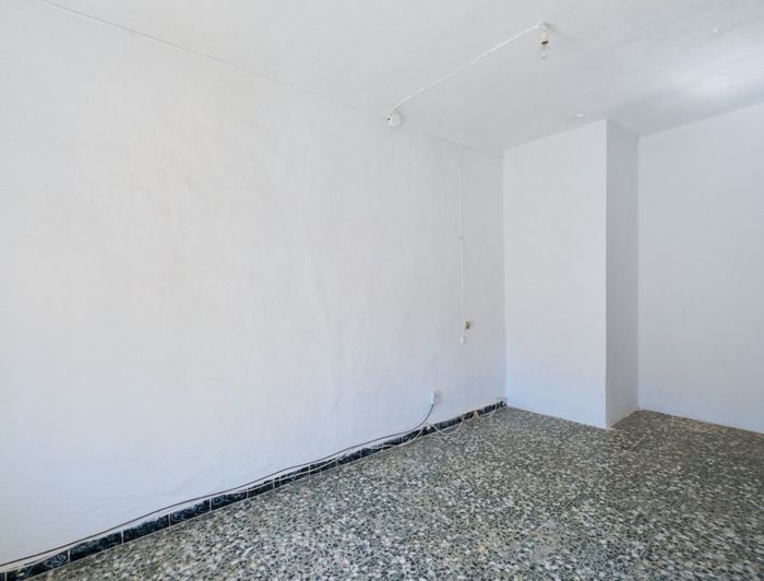 Image No.19-3 Bed Semi-Detached for sale