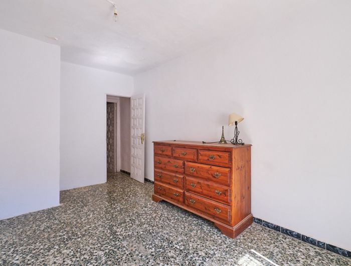 Image No.20-3 Bed Semi-Detached for sale