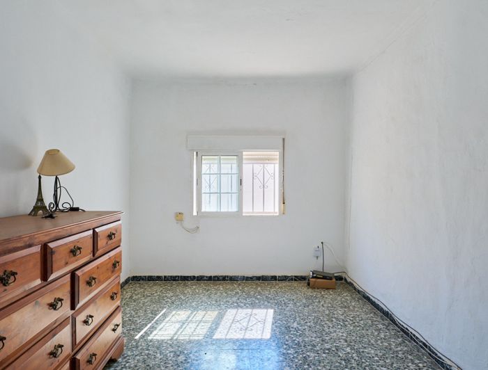 Image No.21-3 Bed Semi-Detached for sale