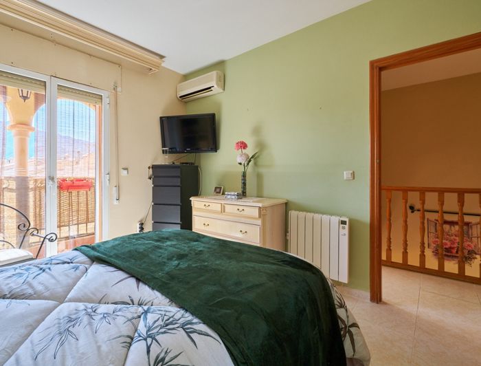 Image No.34-3 Bed Semi-Detached for sale