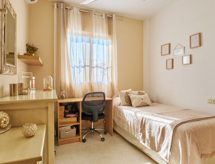 Image No.40-3 Bed Semi-Detached for sale