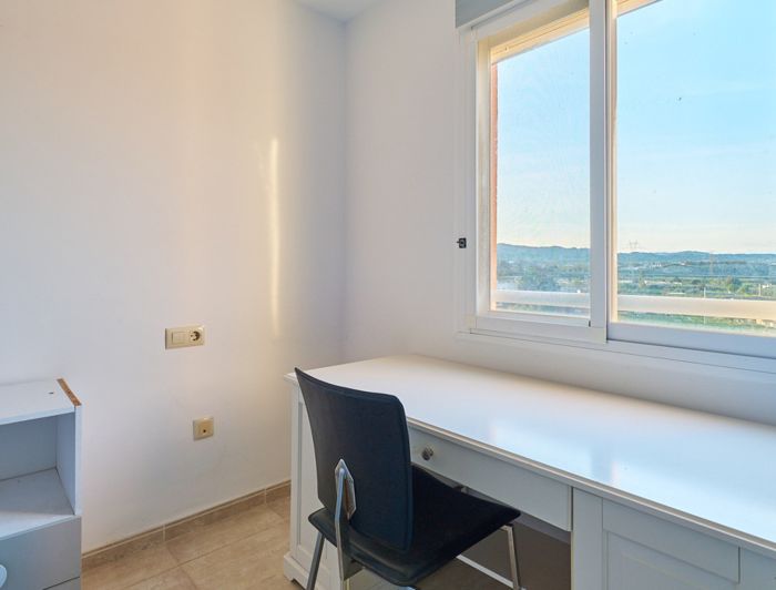 Image No.19-3 Bed Property for sale