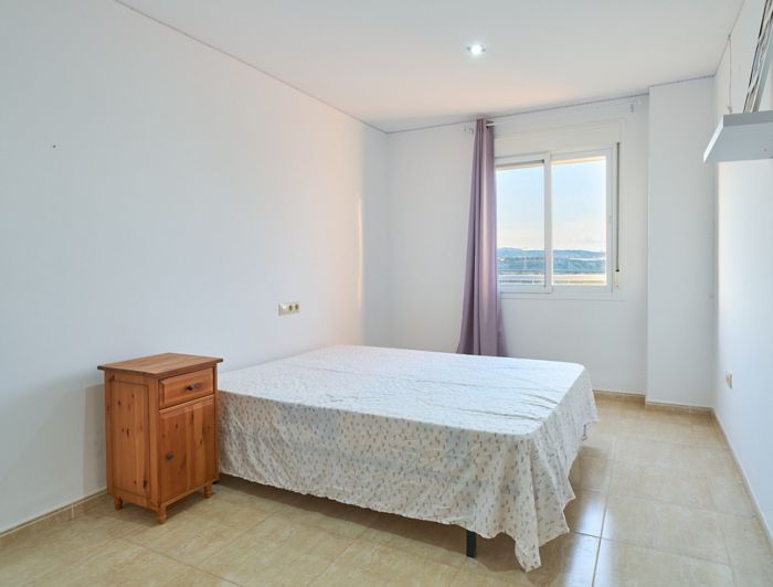 Image No.24-3 Bed Property for sale