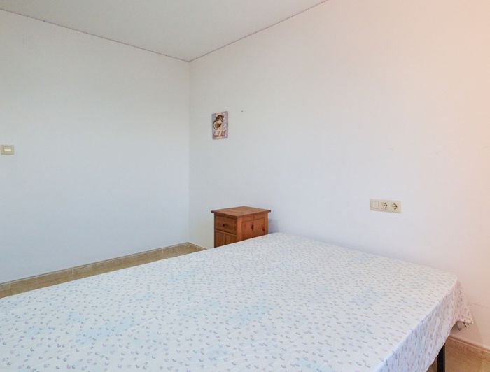 Image No.25-3 Bed Property for sale