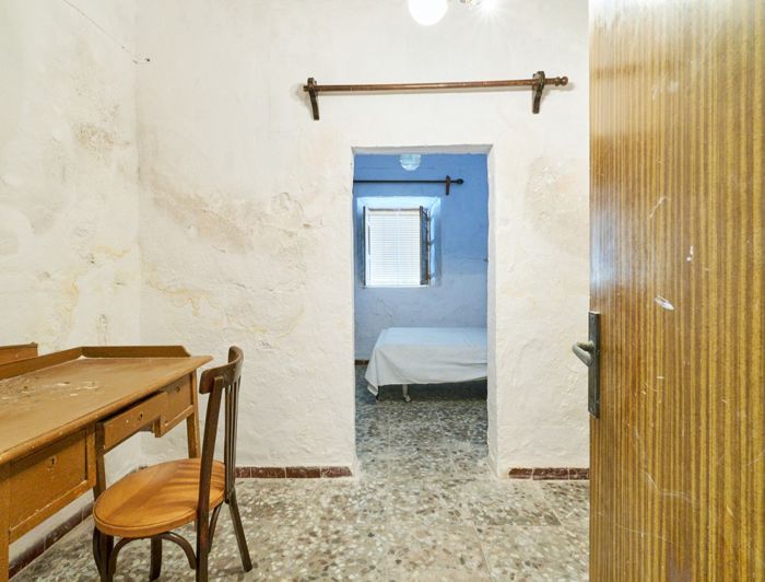 Image No.18-2 Bed Townhouse for sale