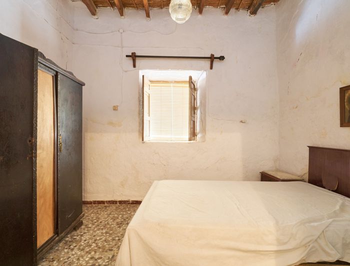 Image No.21-2 Bed Townhouse for sale