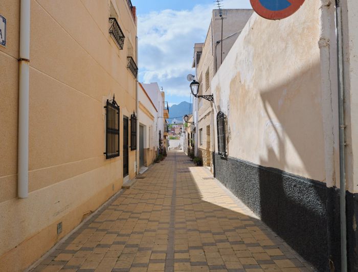 Image No.30-2 Bed Townhouse for sale