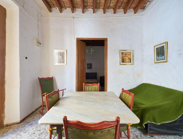 Image No.6-2 Bed Townhouse for sale