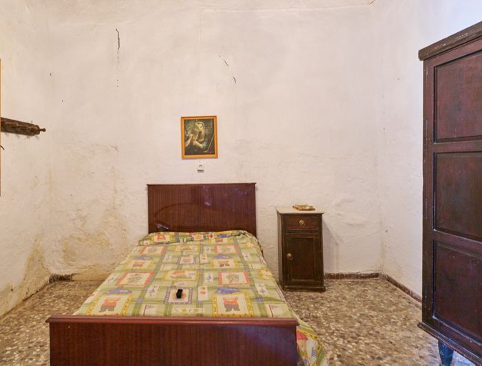 Image No.8-2 Bed Townhouse for sale