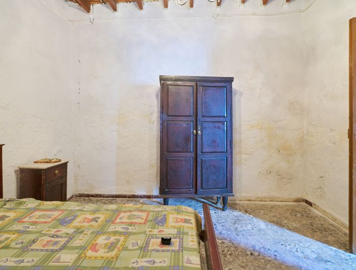 Image No.9-2 Bed Townhouse for sale