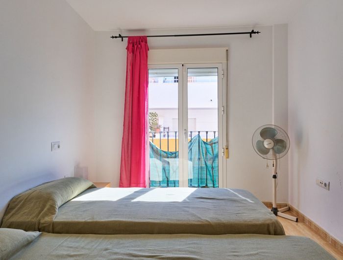 Image No.18-3 Bed Property for sale