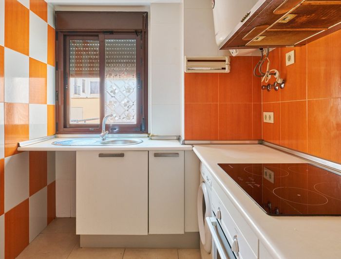 Image No.10-2 Bed Property for sale