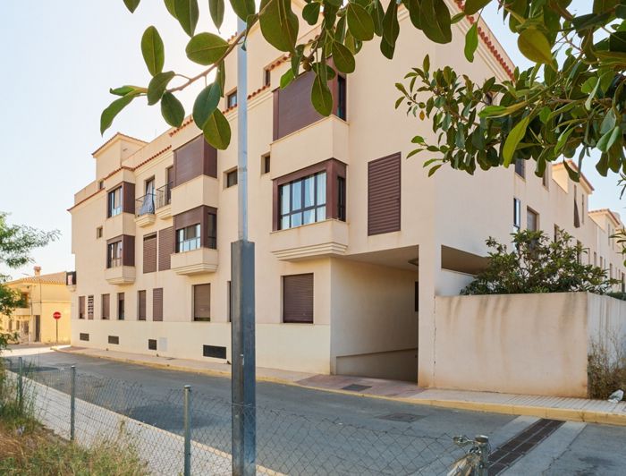 Image No.2-2 Bed Property for sale