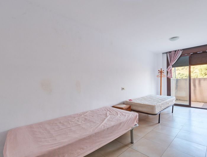 Image No.21-2 Bed Property for sale