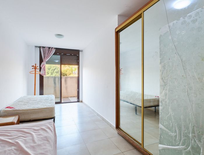 Image No.22-2 Bed Property for sale